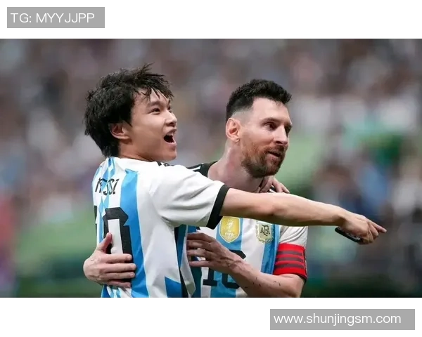 老王对足球明星的热爱有多深厚他的追星故事让人感动不已